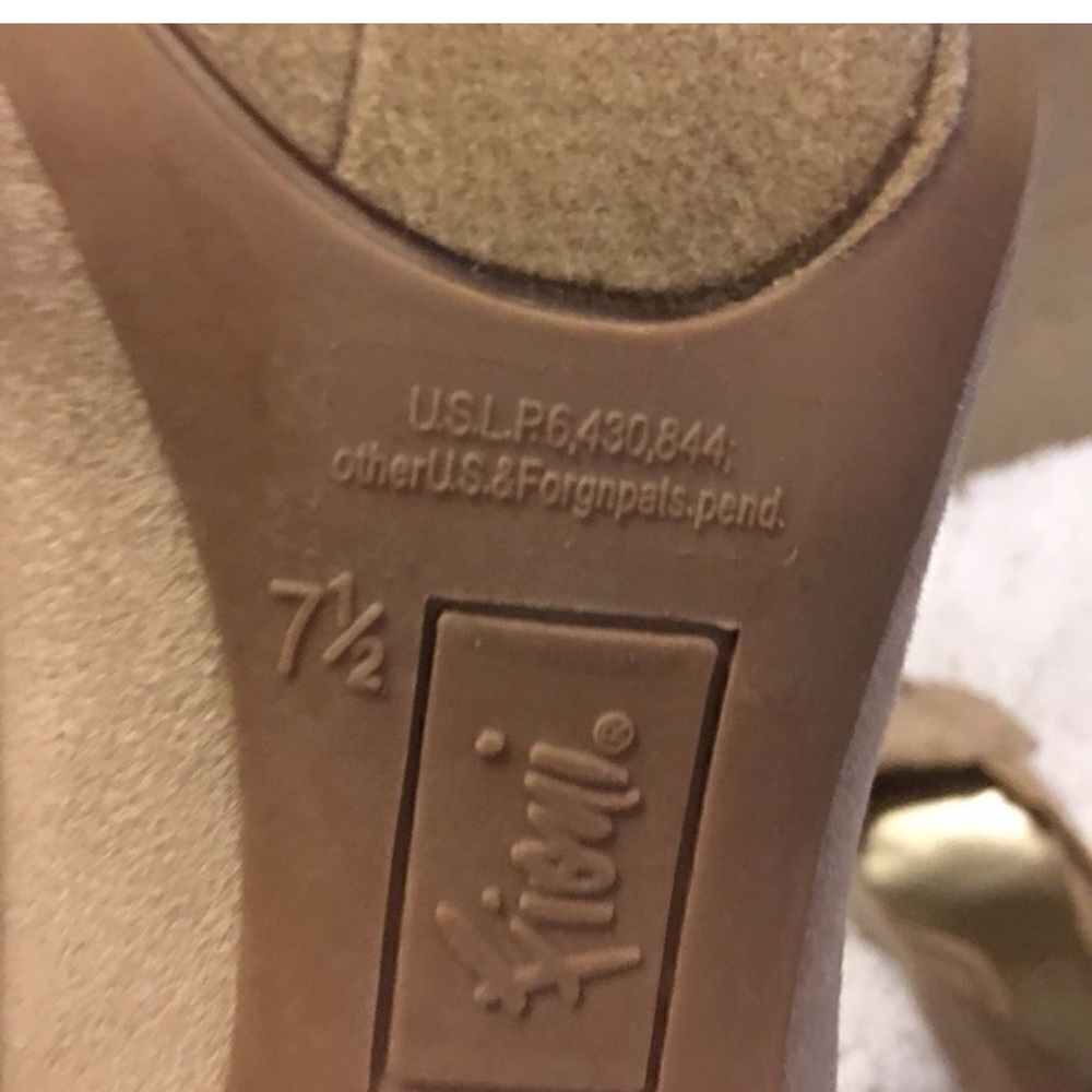 FIONI Clothing Tan Heels - Picture 8 of 8
